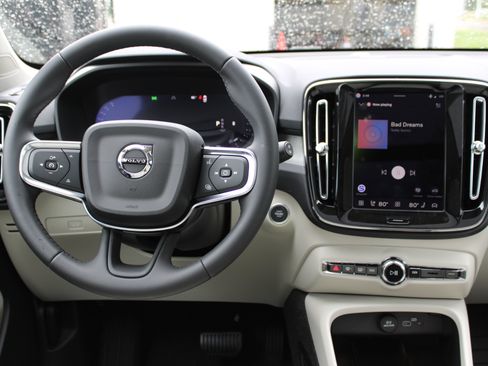 New 2026 Volvo XC40 B5 Ultra w/ Climate Package image 32