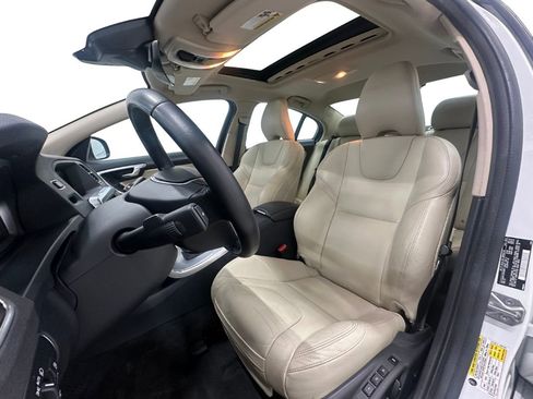 Used 2017 Volvo S60 T5 Dynamic image 11