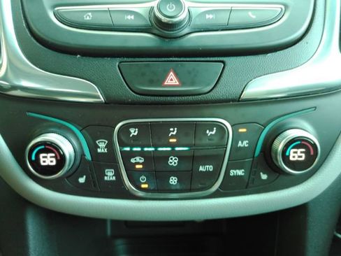 Used 2019 Chevrolet Equinox LT FWD image 41