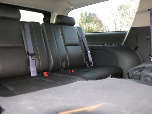 Used 2014 Cadillac Escalade ESV Premium AWD/4WD image 24