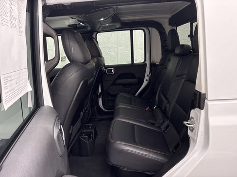 Certified 2025 Jeep Gladiator Sport AWD/4WD image 12
