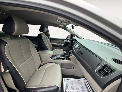 Used 2021 Kia Sedona EX FWD image 13