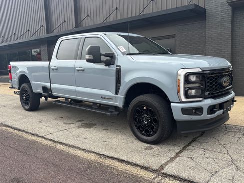 Used 2025 Ford F350 Lariat w/ Lariat Ultimate Package AWD/4WD image 3