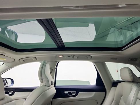 Certified 2022 Volvo XC60 T8 Inscription Expression w/ Climate Package image 23