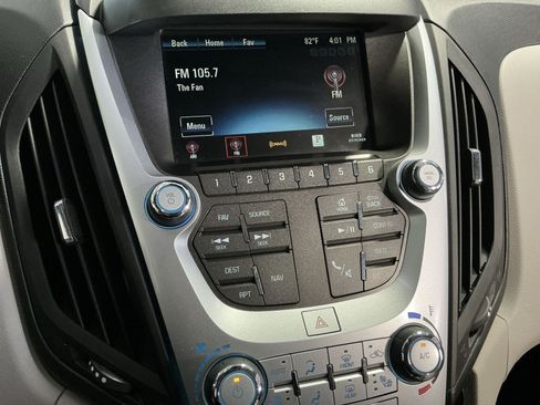 Used 2017 Chevrolet Equinox Premier w/ Enhanced Convenience Package AWD/4WD image 19
