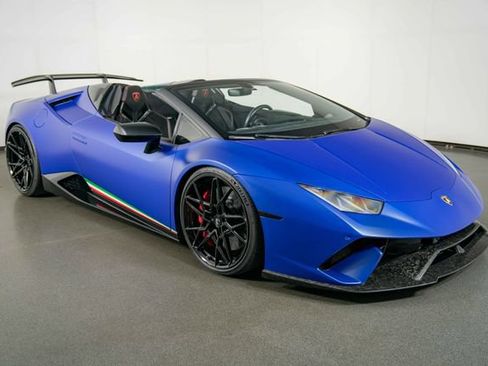 Used 2019 Lamborghini Huracan Performante AWD/4WD image 1