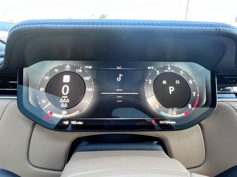 Used 2025 Land Rover Range Rover Long Wheelbase Autobiography image 31