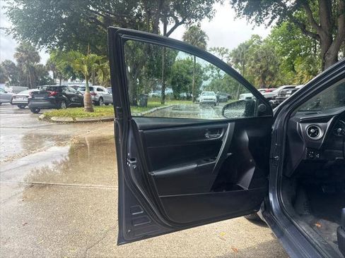 Used 2017 Toyota Corolla SE image 12