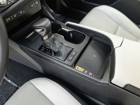 Used 2024 Lexus ES 300h w/ Premium Package FWD image 10