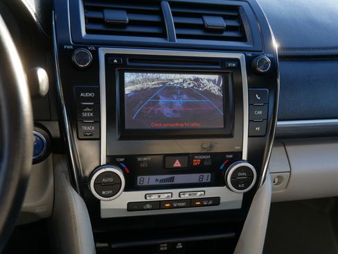 Used 2012 Toyota Camry XLE w/ Convenience Pkg image 19