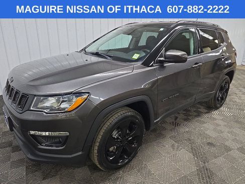 Used 2020 Jeep Compass Latitude AWD/4WD image 8