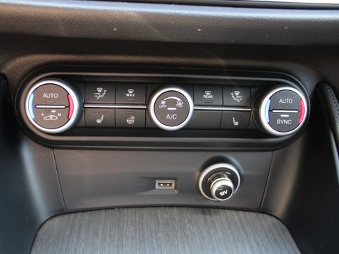 Used 2020 Alfa Romeo Stelvio Ti w/ Active Blind Spot Package AWD/4WD image 37