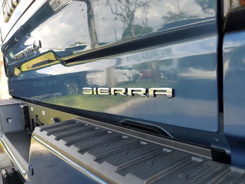 Used 2025 GMC Sierra 1500 Denali w/ Denali Reserve Package AWD/4WD image 7