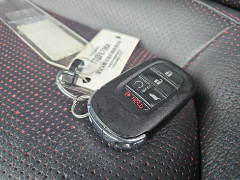 Used 2025 Honda Pilot Black Edition image 35