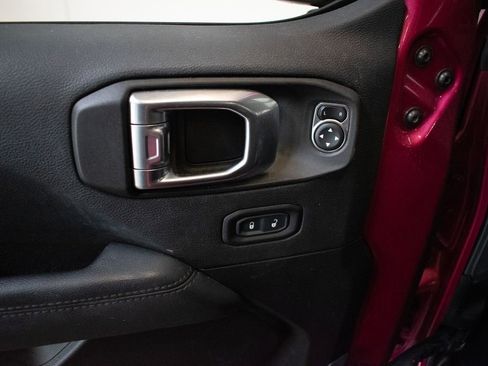 Used 2022 Jeep Wrangler Unlimited Sahara AWD/4WD image 21