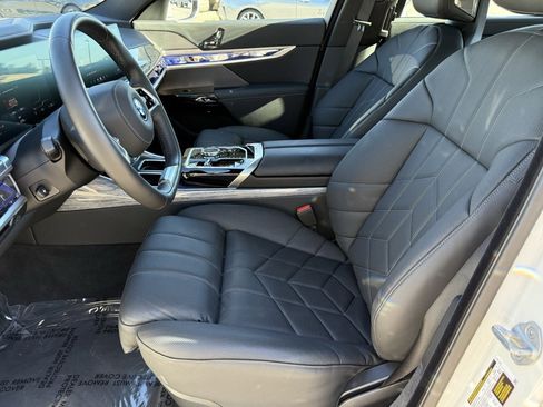 Used 2025 BMW i7 eDrive50 w/ Premium Package image 21