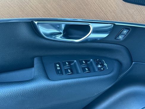 Used 2022 Volvo XC90 T5 Momentum w/ Advanced Package image 10