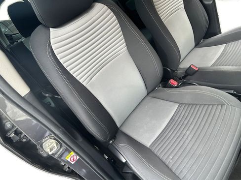 Used 2018 Toyota Yaris L image 16