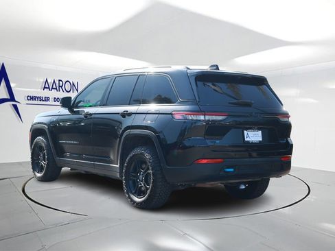 Used 2022 Jeep Grand Cherokee Trailhawk w/ Advanced Protech Group II AWD/4WD image 2
