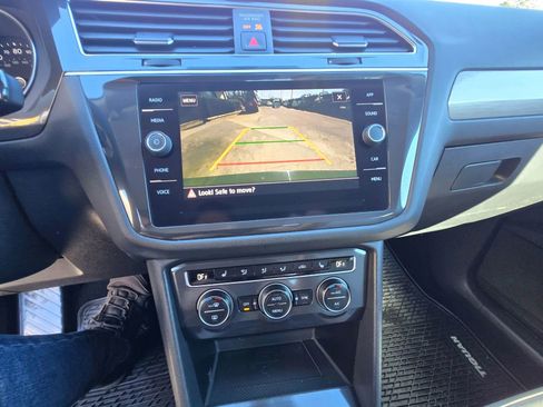 Used 2020 Volkswagen Tiguan SE image 8