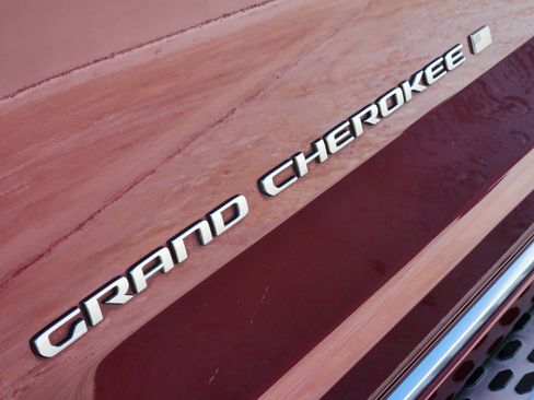Used 2023 Jeep Grand Cherokee L Summit AWD/4WD image 12