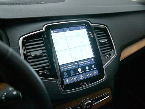 Certified 2024 Volvo XC90 B6 Plus w/ Protection Package Premier AWD/4WD image 16