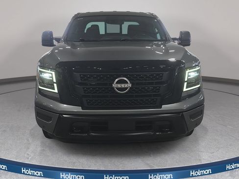 Used 2024 Nissan Titan SV w/ SV Convenience Package RWD image 3