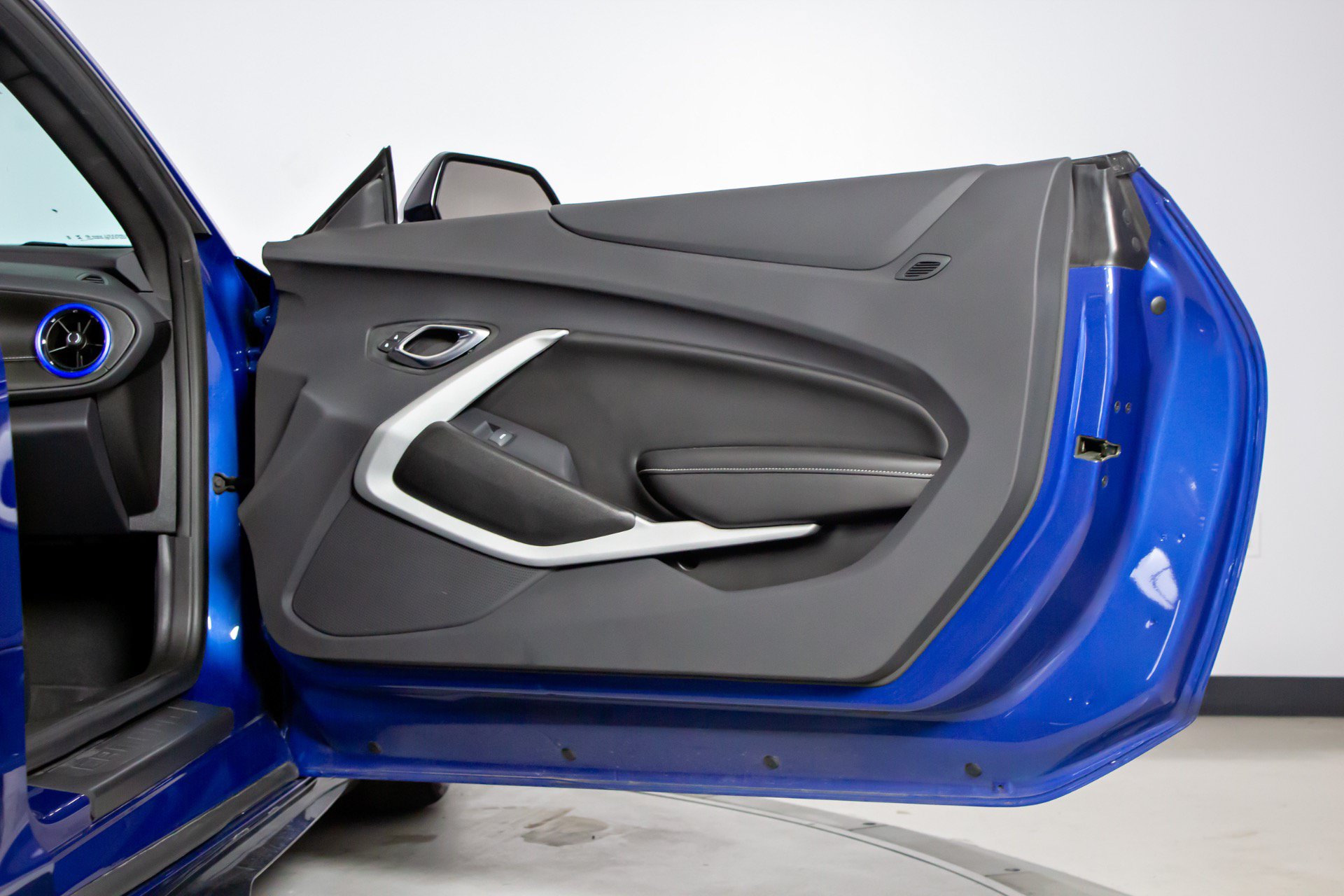 Used 2023 Chevrolet Camaro SS RWD image 24