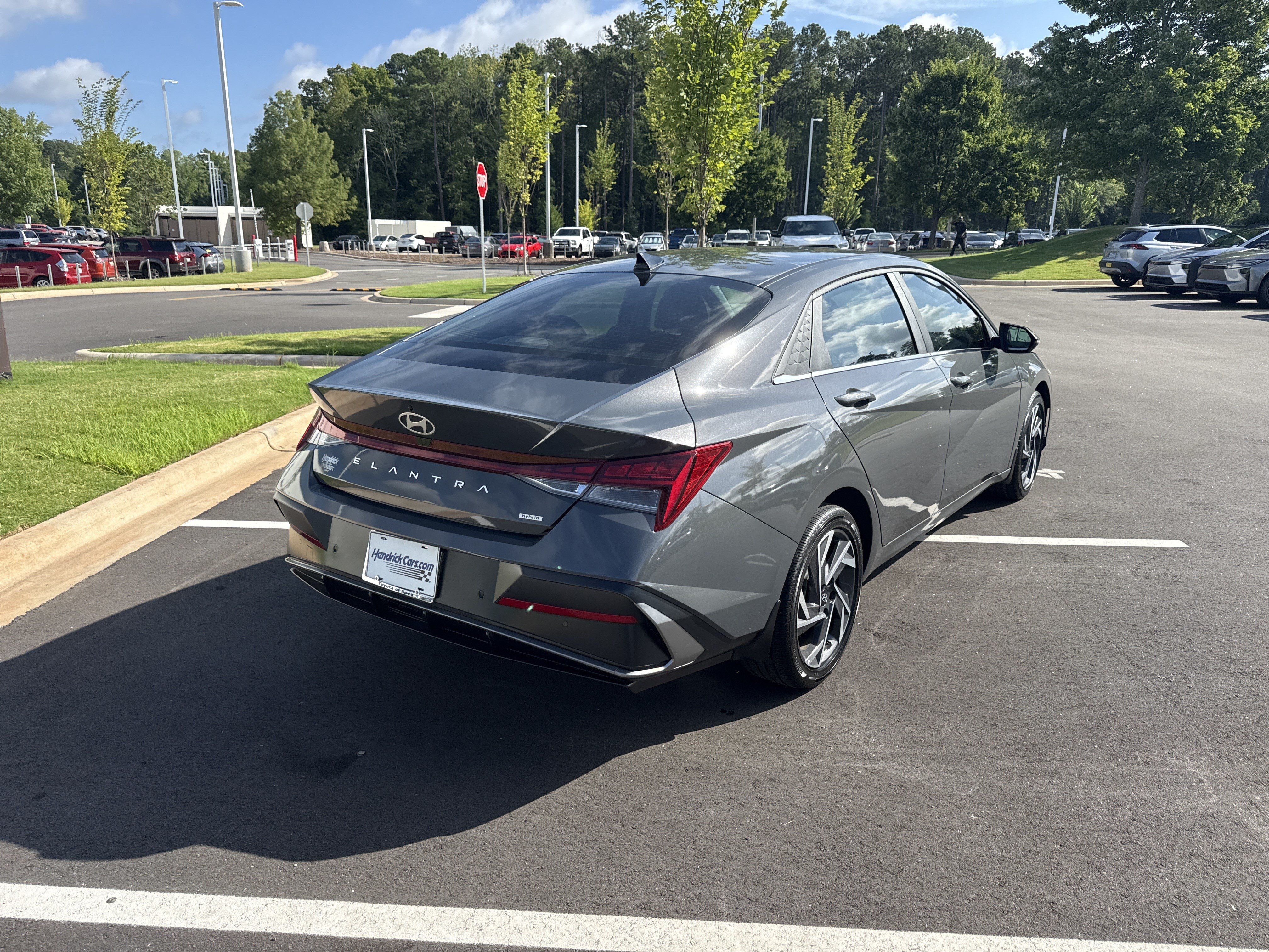 Used 2024 Hyundai Elantra Limited FWD image 10