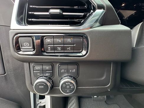 Used 2025 GMC Yukon XL Denali w/ Sun & Power Step Package image 4