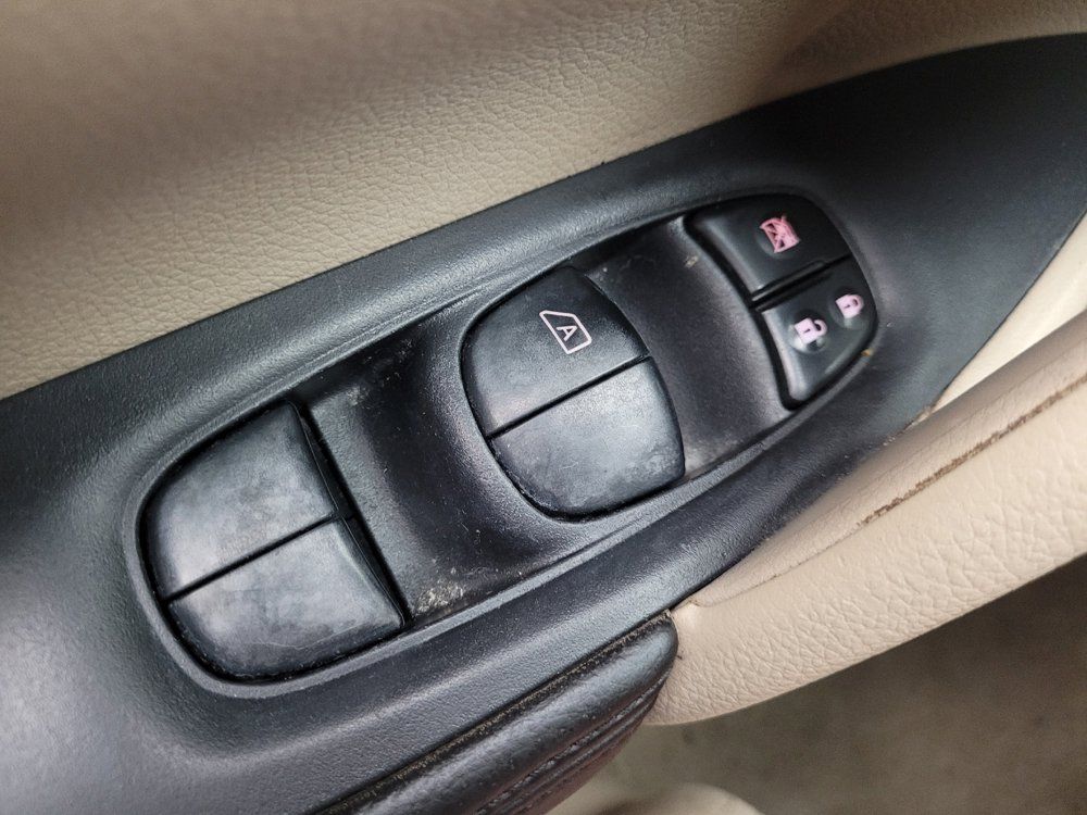 Used 2015 Nissan Rogue S AWD/4WD image 27