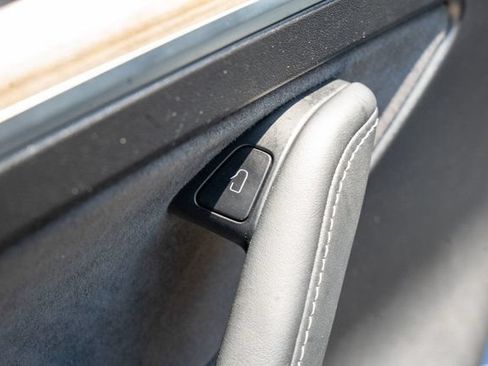 Used 2023 Tesla Model Y AWD image 30
