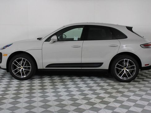 Certified 2025 Porsche Macan image 2