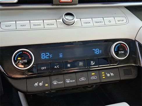 Used 2022 Hyundai Elantra Limited w/ Cargo Package image 16