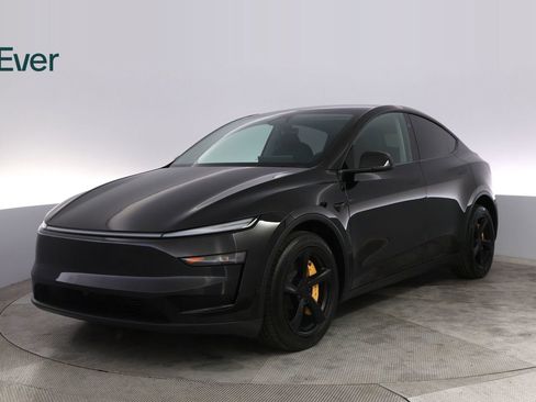 Used 2026 Tesla Model Y Long Range RWD image 2