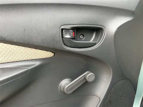 Used 2007 Toyota Yaris S image 11