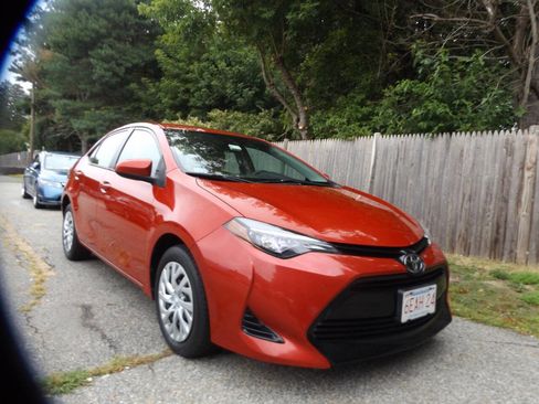 Used 2017 Toyota Corolla LE image 9