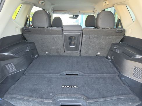 Used 2020 Nissan Rogue SV FWD image 14