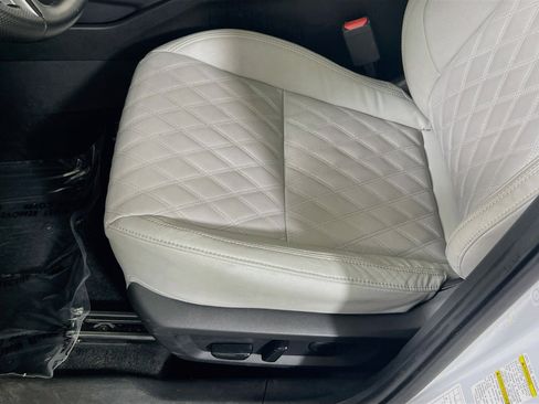 Used 2024 Mitsubishi Outlander SEL AWD/4WD image 18