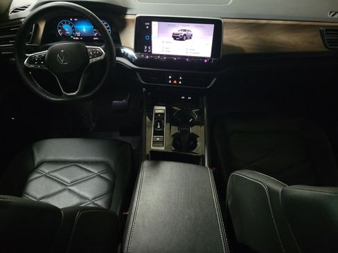 Used 2024 Volkswagen Atlas SE w/ Panoramic Sunroof Package image 16