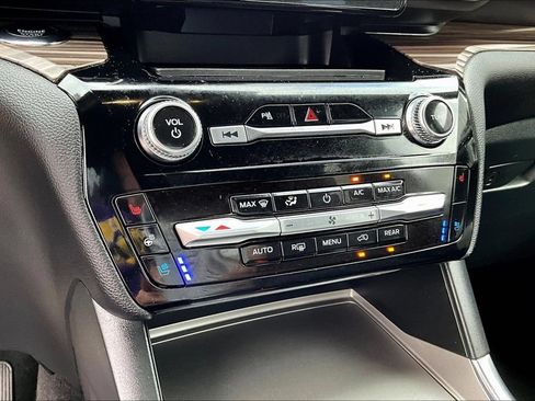 Used 2023 Ford Explorer Limited AWD/4WD image 15