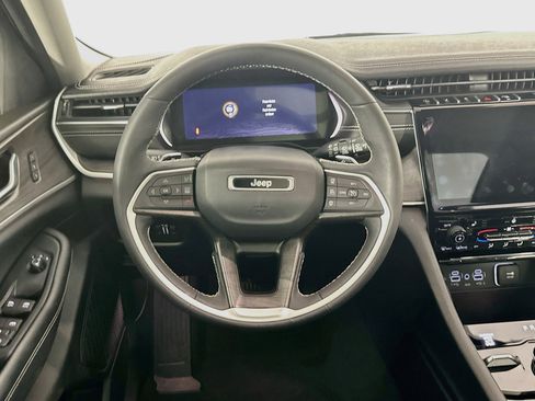 Used 2023 Jeep Grand Cherokee L Limited w/ Luxury Tech Group II AWD/4WD image 18