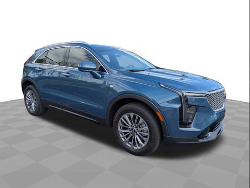 Certified 2025 Cadillac XT4 Premium Luxury w/ Technology Package image 2