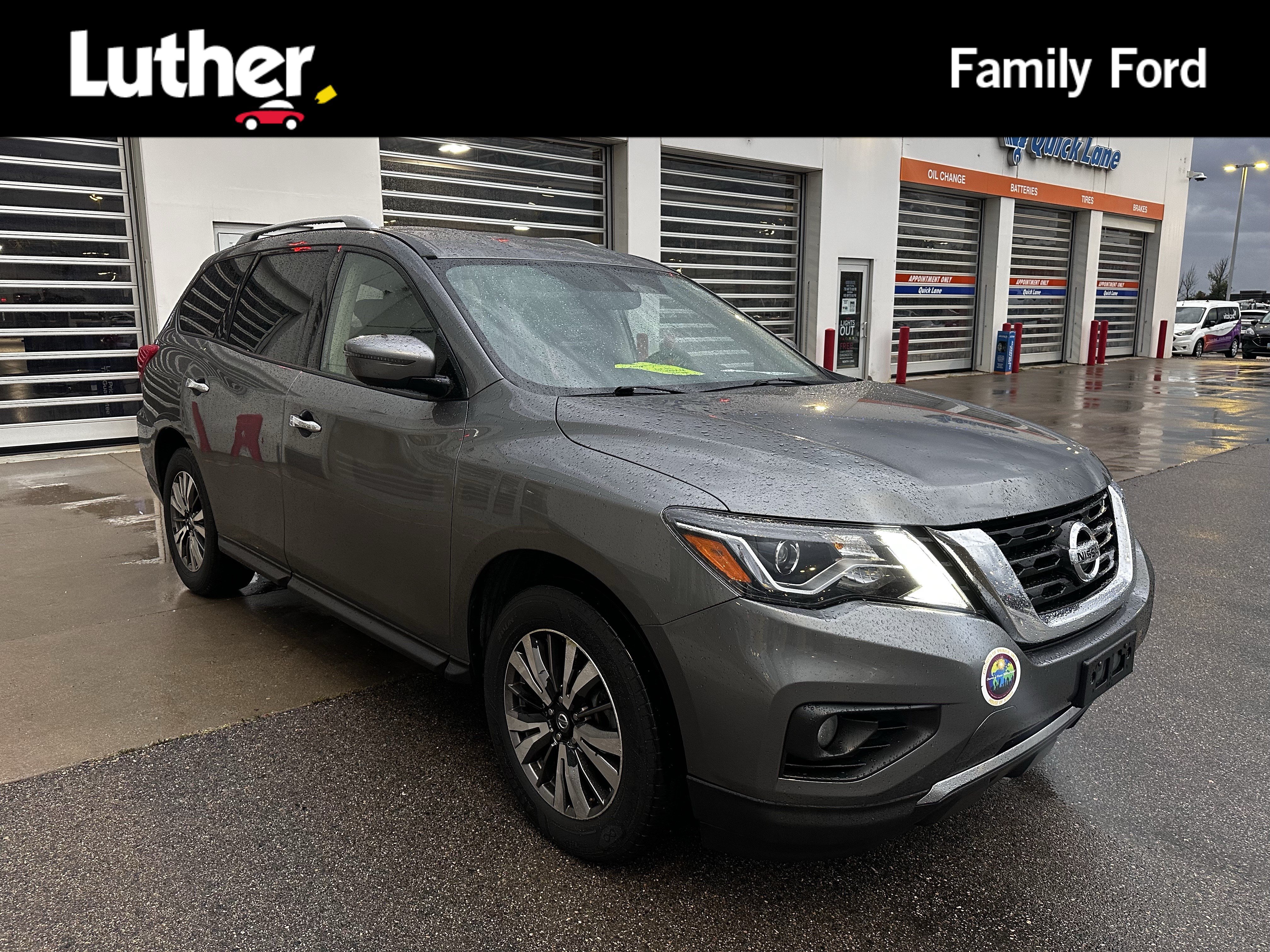 Used 2020 Nissan Pathfinder SV AWD/4WD image 1