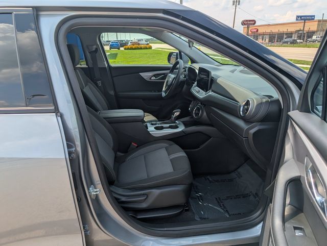 Used 2025 Chevrolet Blazer LT FWD image 4