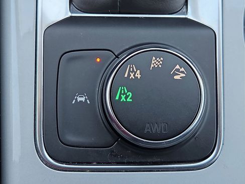 Used 2025 Chevrolet Blazer LT AWD/4WD image 17