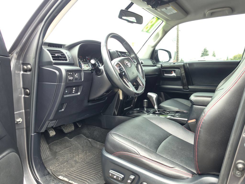 Used 2018 Toyota 4Runner TRD Off-Road Premium AWD/4WD image 28