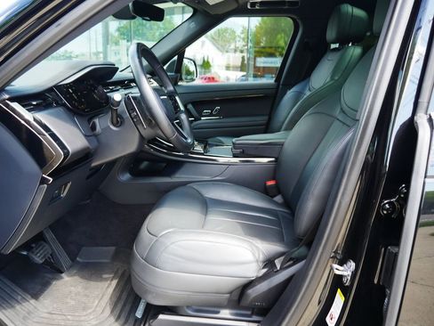 Used 2024 Land Rover Range Rover Sport SE AWD/4WD image 5