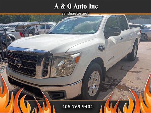 Used 2017 Nissan Titan SV RWD image 1