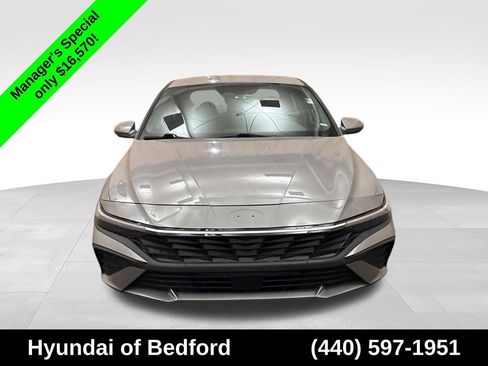 Used 2024 Hyundai Elantra SEL FWD image 2